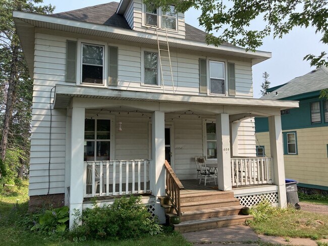Primary Photo - AVAILABLE JUNE - 6 BED 1.5 BATH Close to Campus!