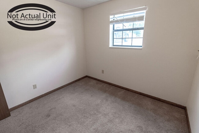 Building Photo - 420 NE Park Ln