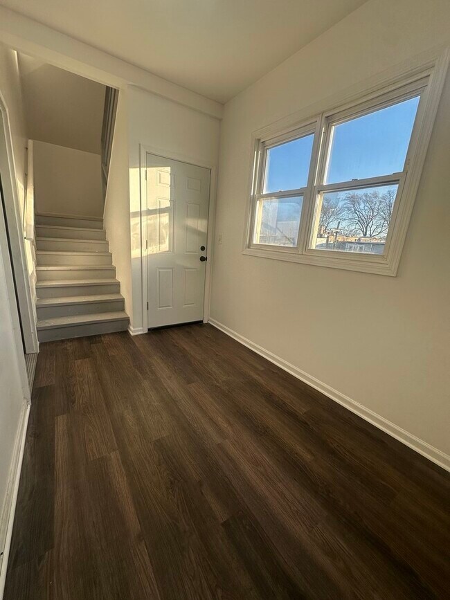 Building Photo - 3251 W Berteau Ave