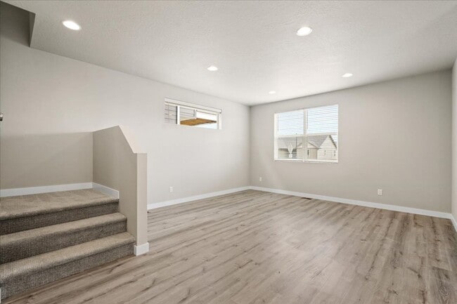 Building Photo - 5368 E Hope Ave