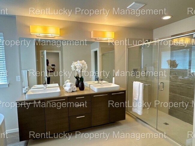 Building Photo - Stunning MainVue Home at Vista Pointe