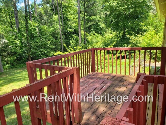 Building Photo - GREAT HOME / 3 BEDROOMS AND BONUS ROOM / GREAT LOCATION /  PRIVATE FENCED YARD