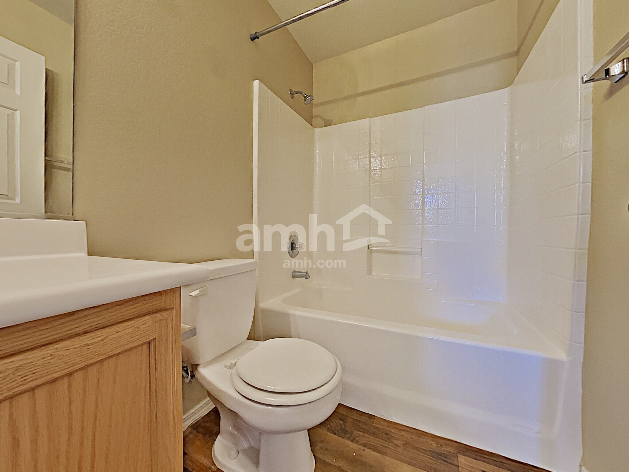 Building Photo - 986 Cantabria Heights Ave