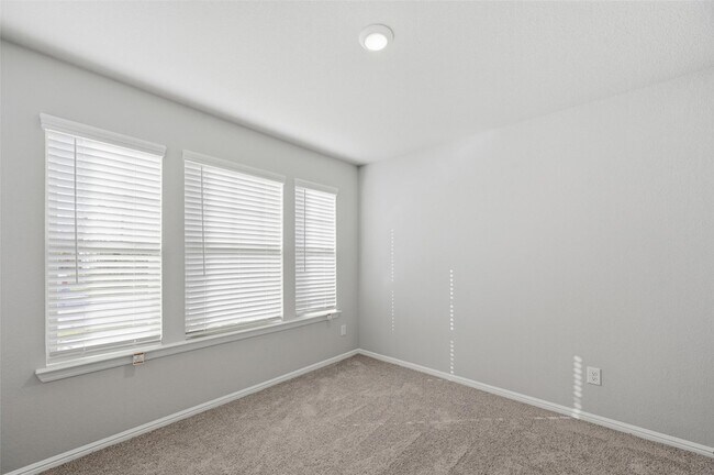 Building Photo - 501 Big Bnd Pkwy