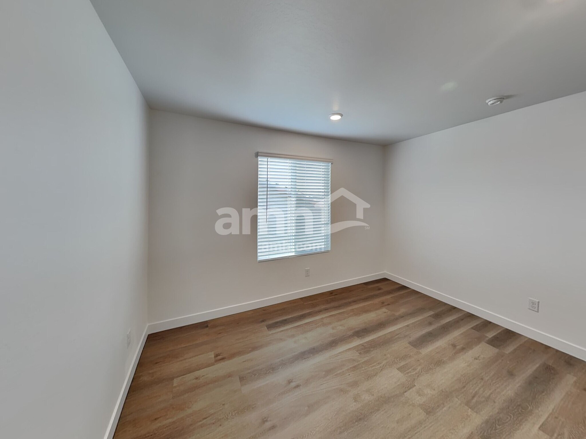 Building Photo - 20177 W Thomas Rd