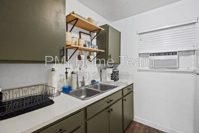 Building Photo - 5630 Meadow Ln
