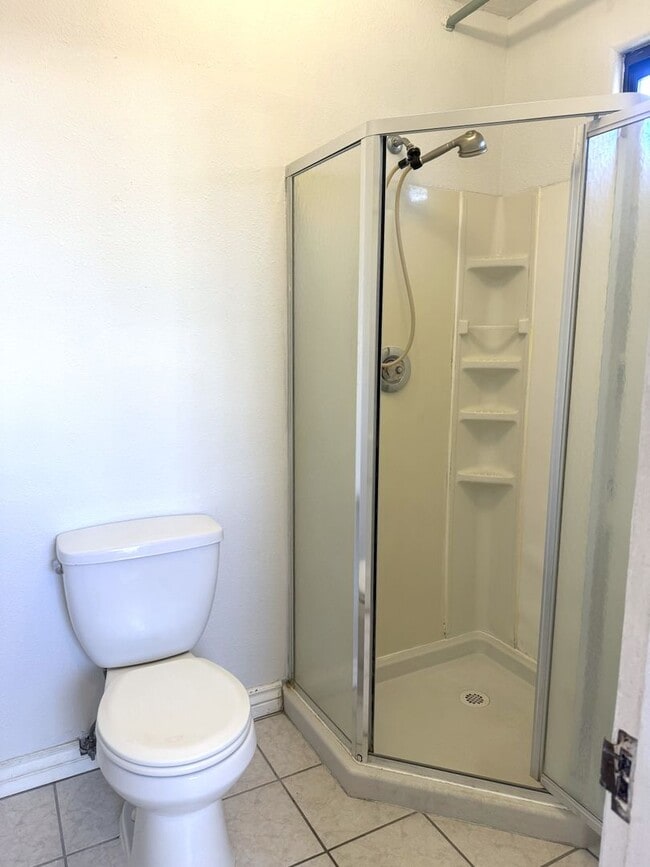 Building Photo - 206 Cornell Dr SE