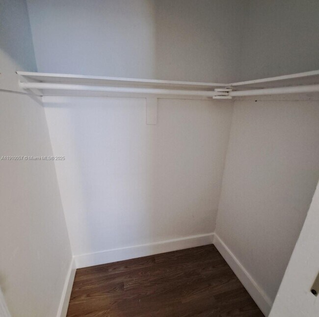 Building Photo - 1362 SW 2nd St