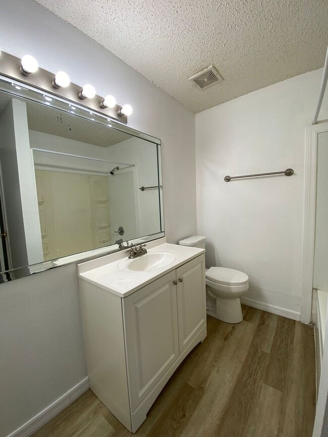 Building Photo - Mono Studio For Rent