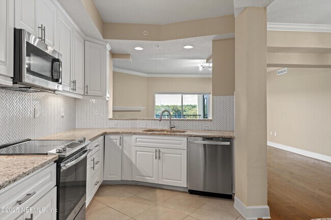 Building Photo - 3958 Baymeadows Rd