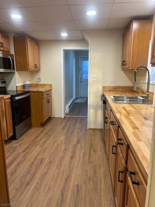 Building Photo - 44 Oak St