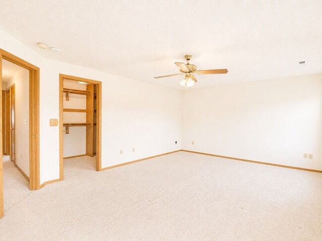 Building Photo - 226 Sparks Dr
