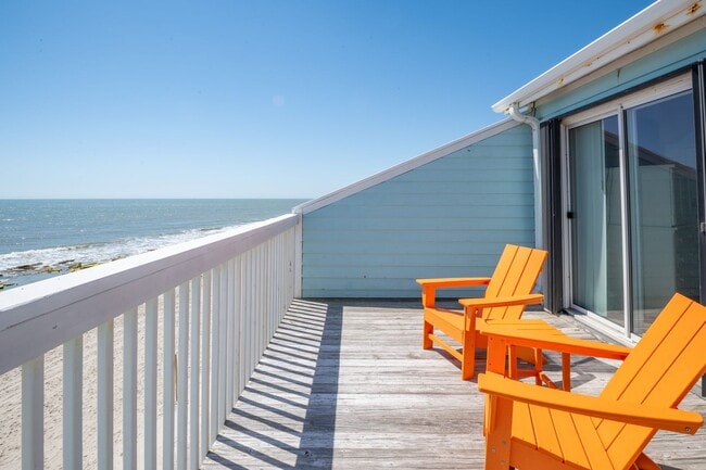 Building Photo - STAY OCEANFRONT FOR THE WINTER!
