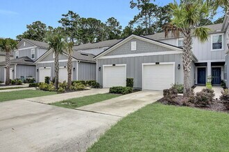 Building Photo - 2 bedroom 2.5 townhome in St. Johns for rent.