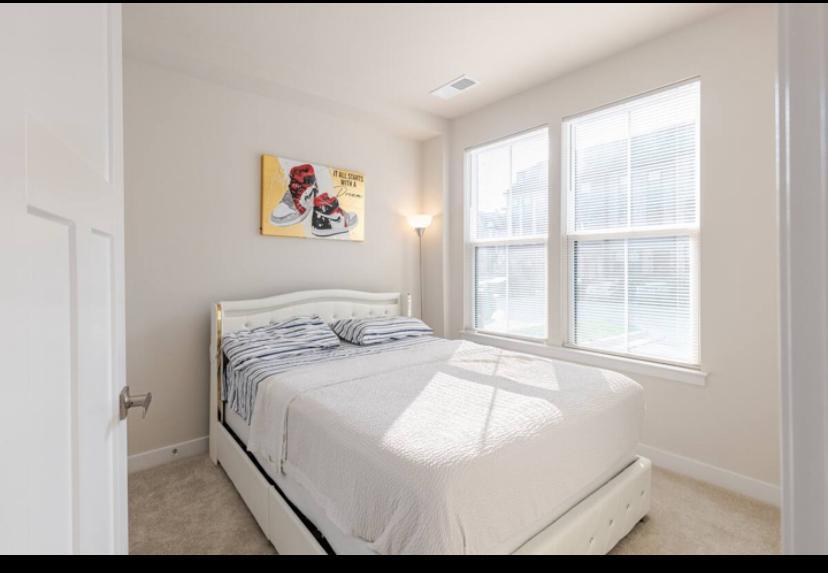 Building Photo - 7824 Yona Ct