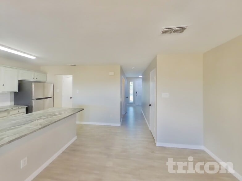 Building Photo - 1441 Pine Ln