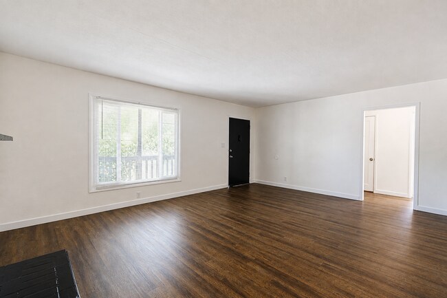 Building Photo - 15628 Esther St