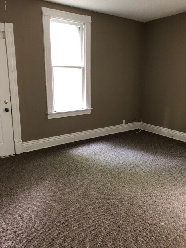 Building Photo - 2049 Alta Ave