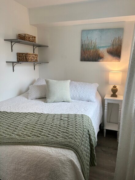 Building Photo - 64 Church St