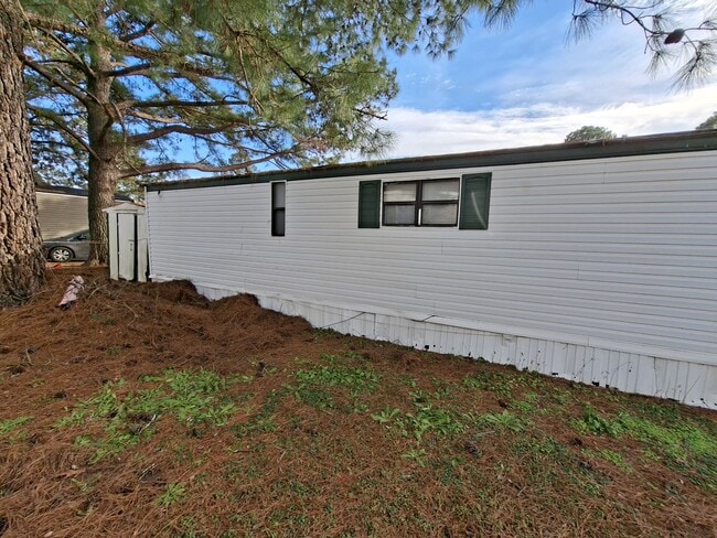 Building Photo - 1925 Bacons Bridge Rd