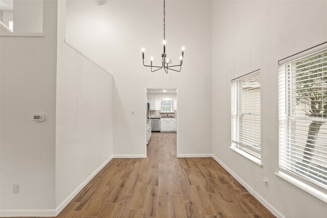 Building Photo - 3711 Fernview Dr
