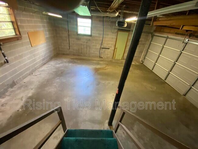 Building Photo - 540 20th Ct NE