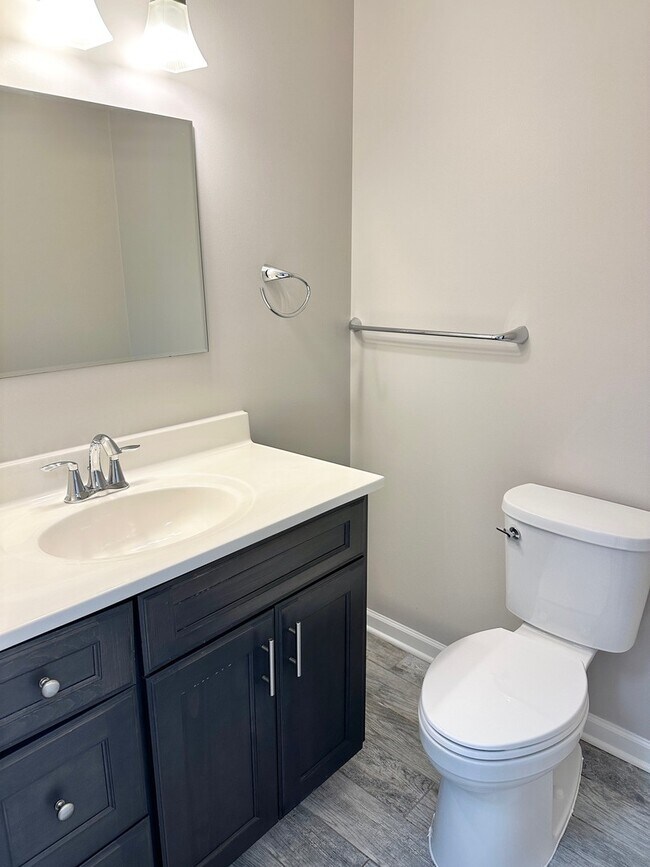 Building Photo - 40 Crystal St