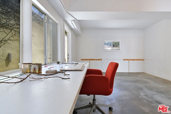 Building Photo - 656 Angelus Pl