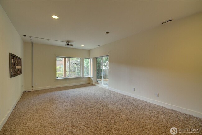 Building Photo - 3bd/3.5ba Kirkland Home