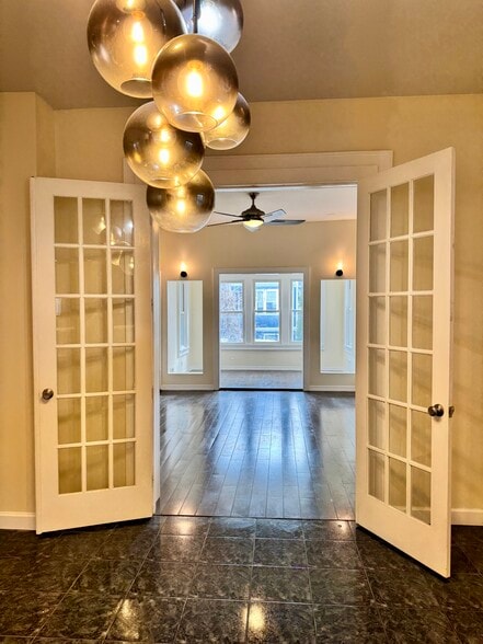 Building Photo - 1714 N Troy St