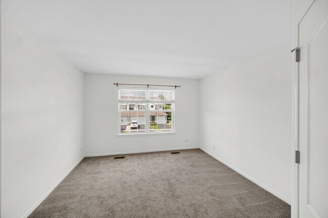 Building Photo - 1243 Waverly Dr