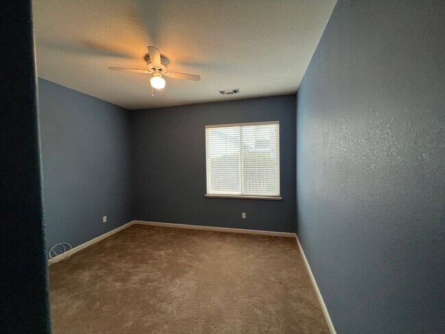 Building Photo - 4 bedrooms with 3 car garage in Rose Lane ...