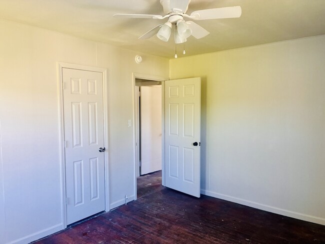 Building Photo - 806 Miller Ave