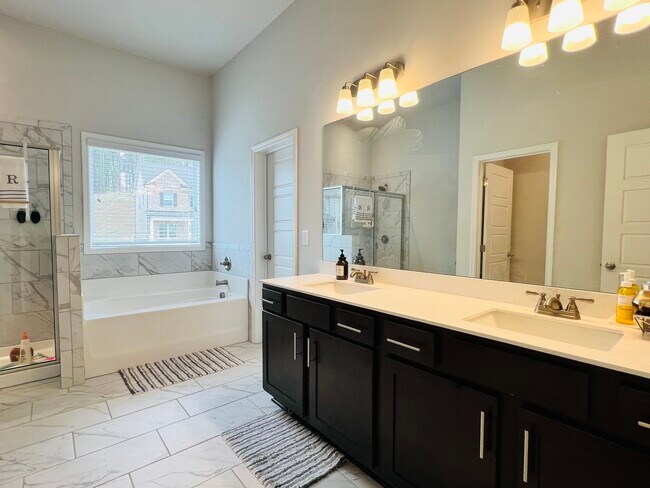 Building Photo - 4088 Brookmont Way