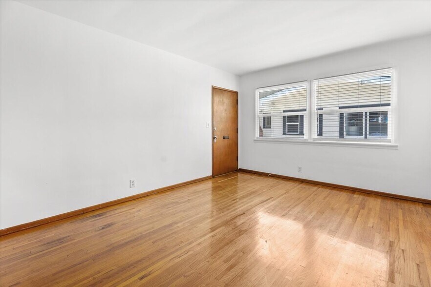 Building Photo - 1127 Harrison Ave