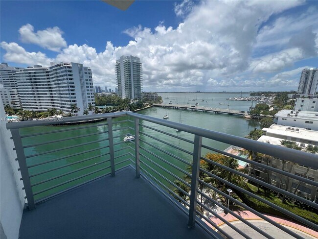 Building Photo - 1450 Lincoln Rd