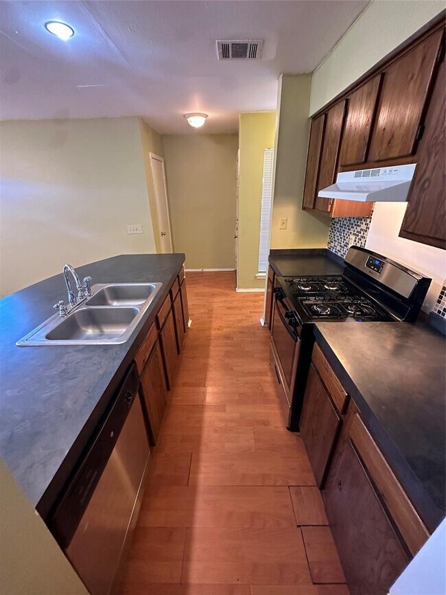 Building Photo - 6728 Lancret Hill Dr