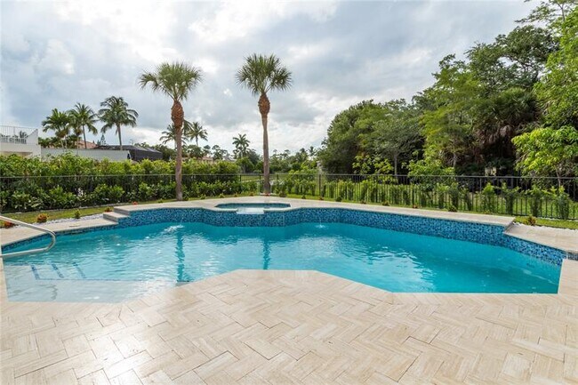 Building Photo - 15683 Cypress Park Dr