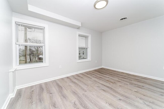 Building Photo - 824 2nd St