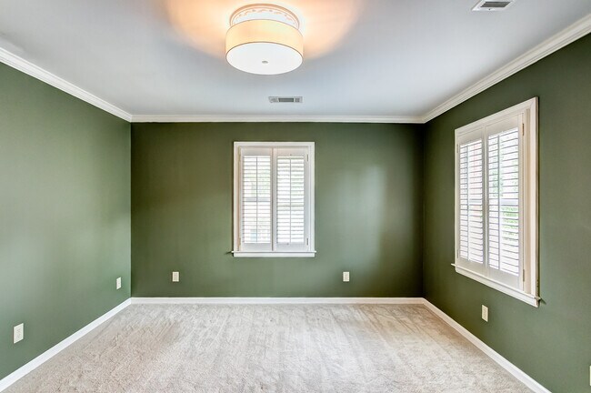 Building Photo - 8141 Oak Alley