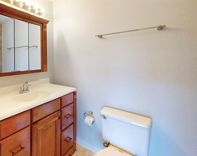 Building Photo - 793 Davis Rd