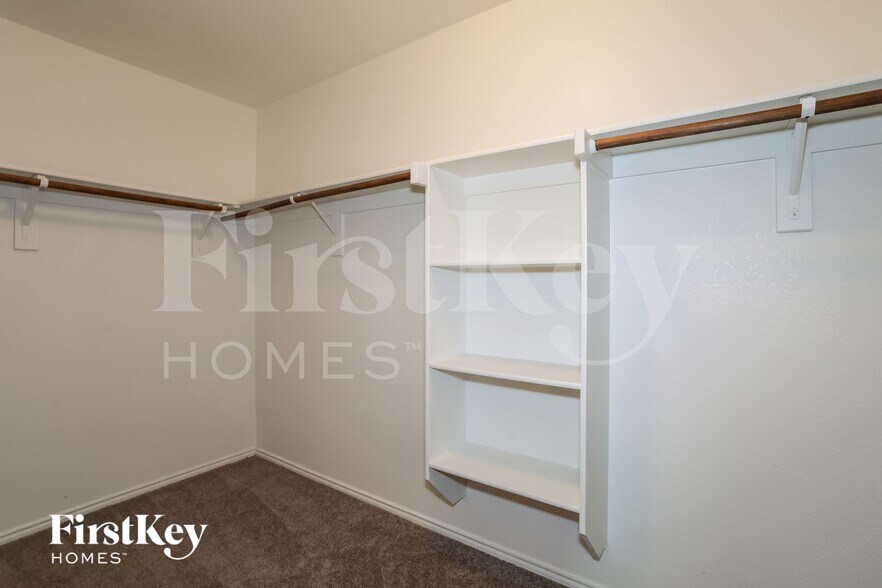 Building Photo - 301 Saguaro Dr