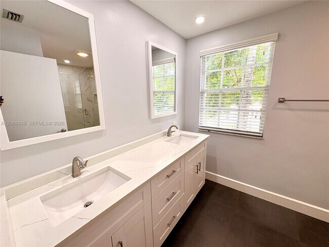 Building Photo - 11196 Longboat Dr
