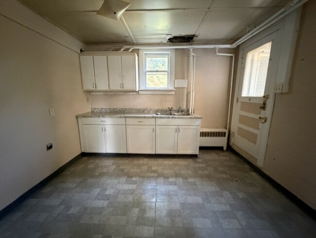 Building Photo - Three Levels of Living with 4 Bedrooms, 2 Full Bathrooms and Multiple Living Areas!