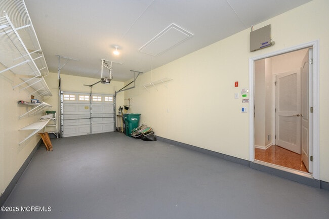 Building Photo - 131 Greenlawns Dr