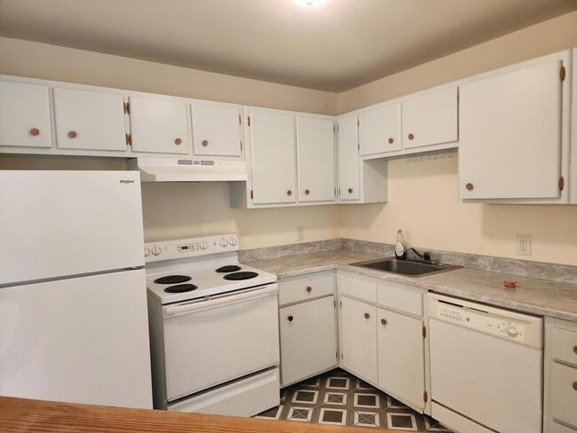 Building Photo - 27 Forbus St