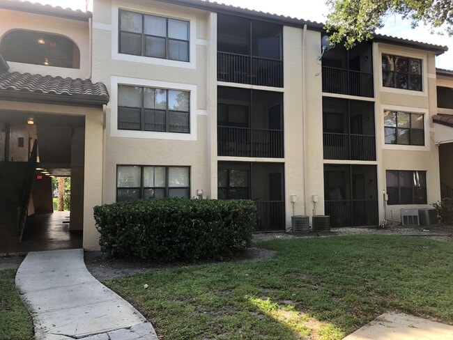 Building Photo - Lovely 1 Bedroom 1 Bath with GREAT AMENITIES!