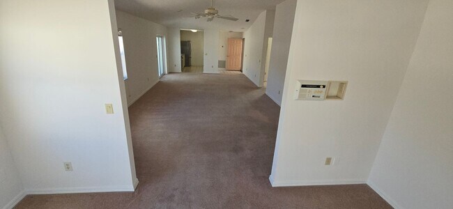 Building Photo - Prime Location – Just Minutes from Lake Sumter Landing and Spanish Springs!