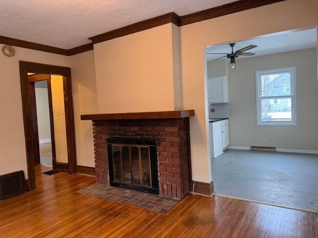 Building Photo - BEAUTIFUL SINGLE FAMILY MOVE-IN READY!!!