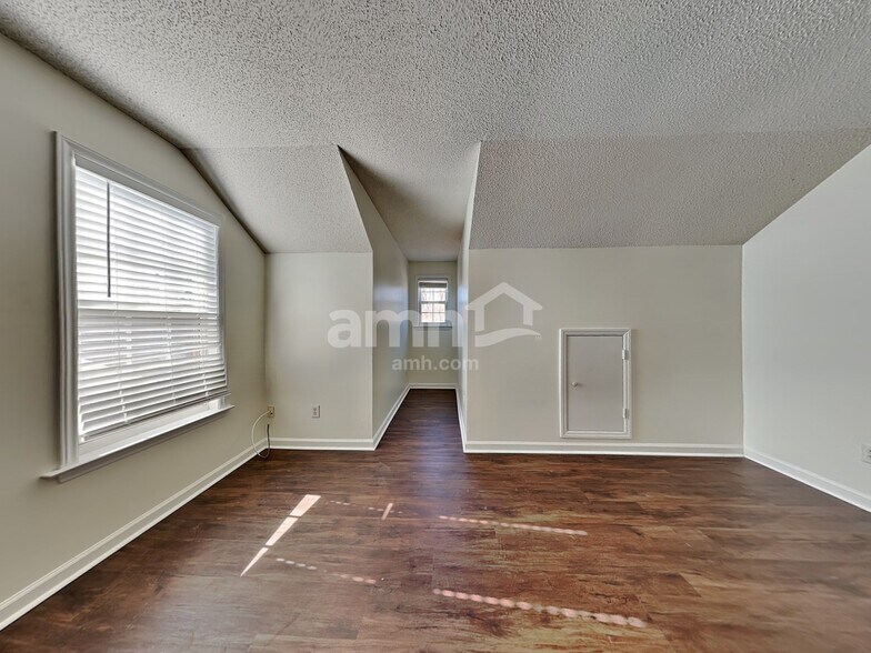 Building Photo - 5320 Sahalee Way